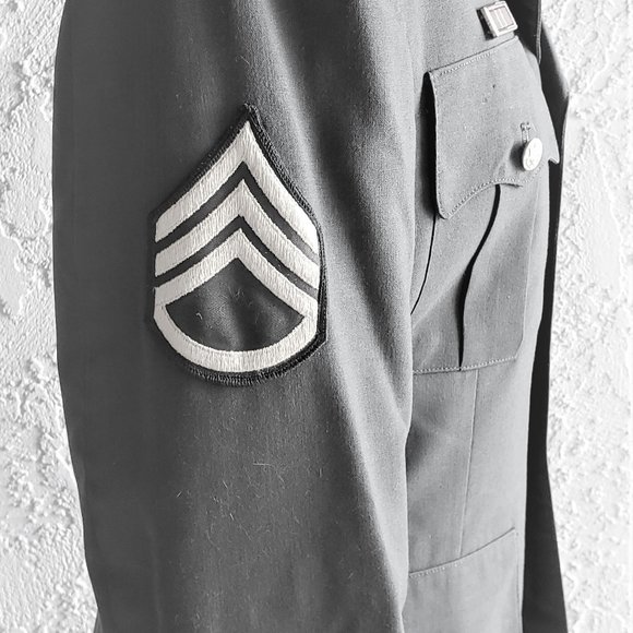 Men's Army Sargent Uniform with medals and badges - Picture 5 of 8